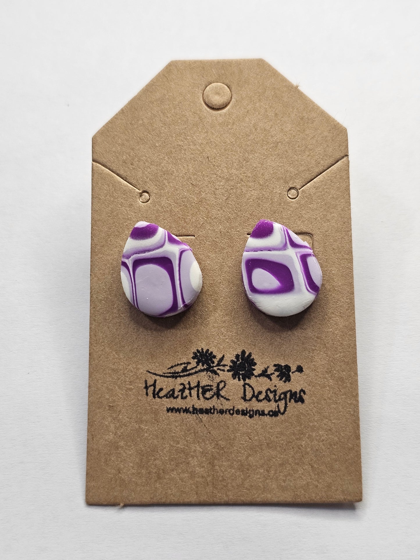Abstract Eggdrop Button Earring (Purple/White)