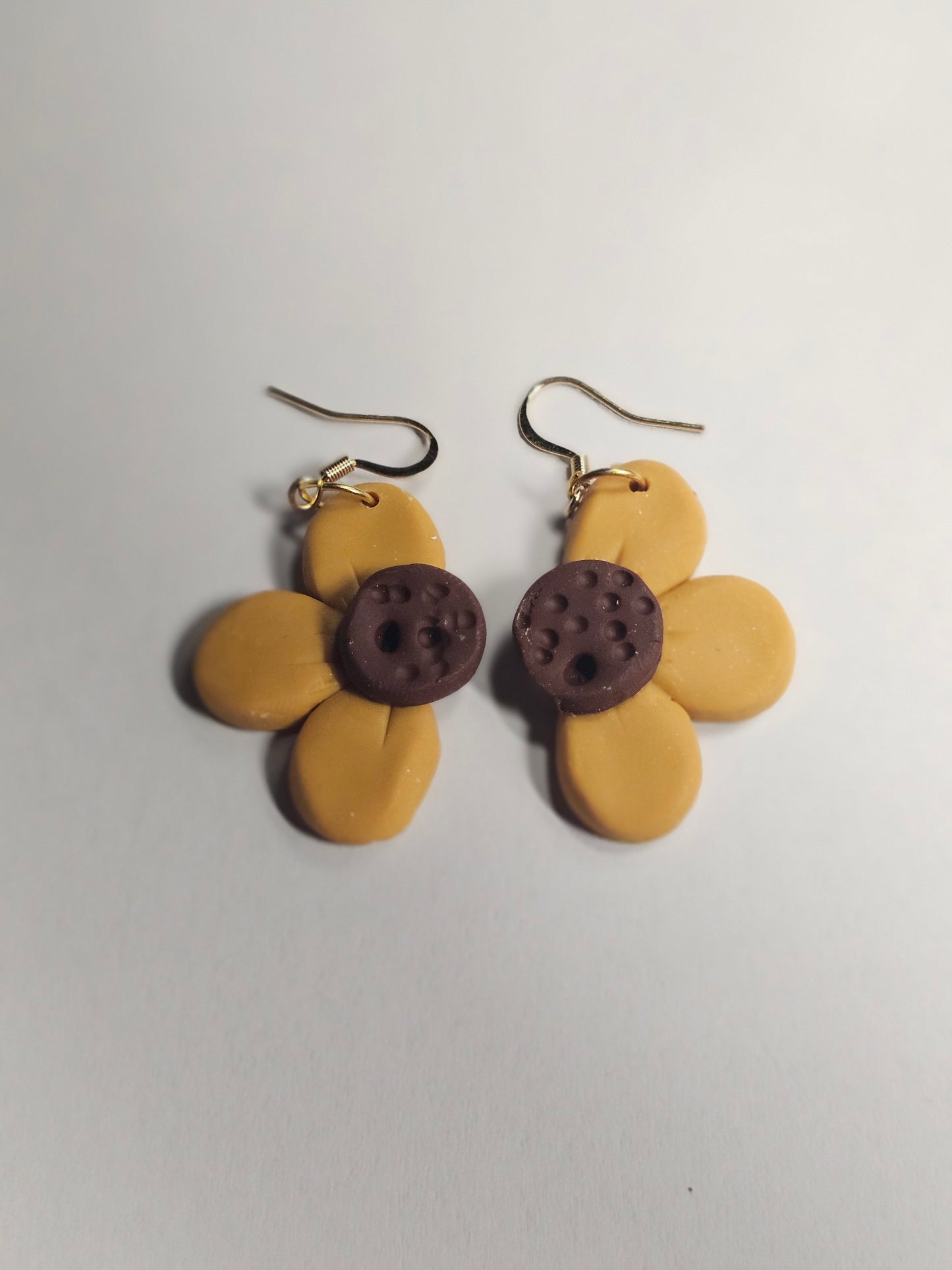 Daisy Petal Earrings (Brown)