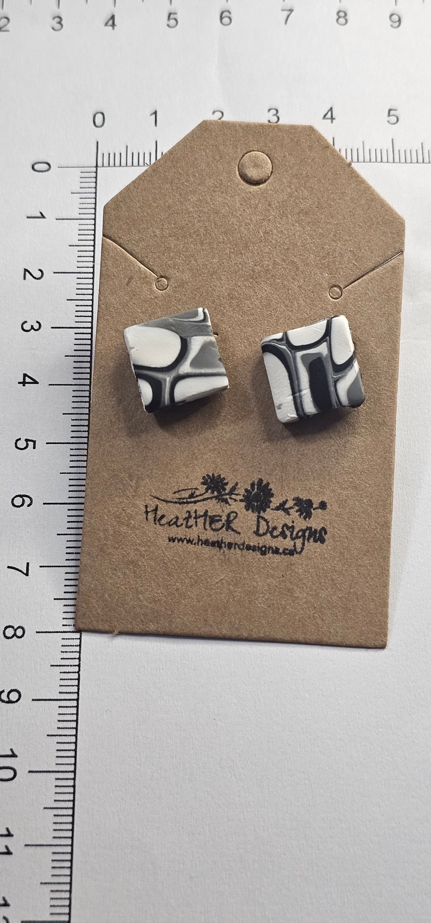 Abstract Square Earrings (Black/White)