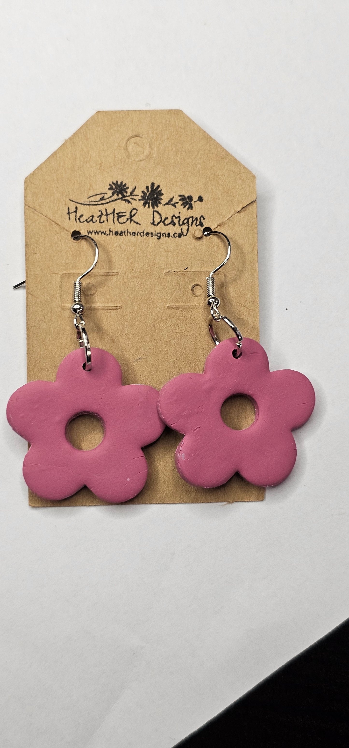 Daisy Petal Earrings (Pink)